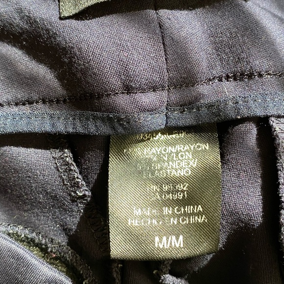 Women’s Pants - Picture 4 of 4